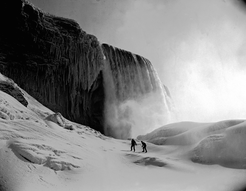 Illustration for article titled Niagara Falls Isn't Frozen—But It's Getting There, And It's Beautiful